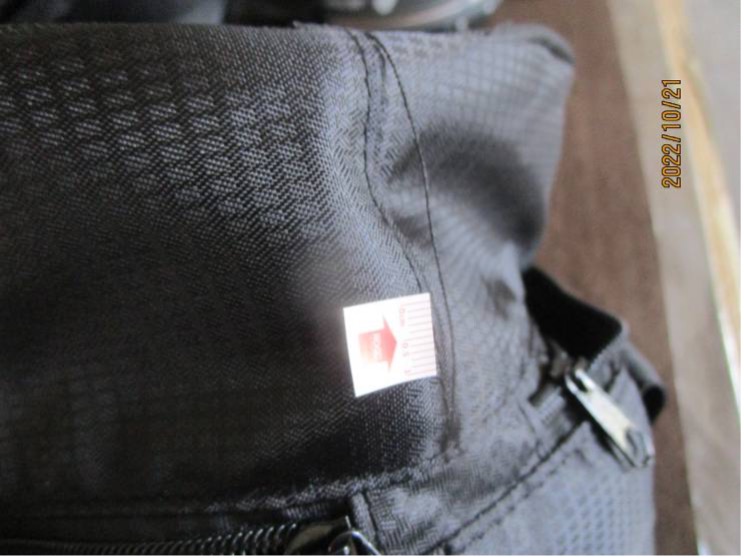 Untrimmed Thread End on carry bag